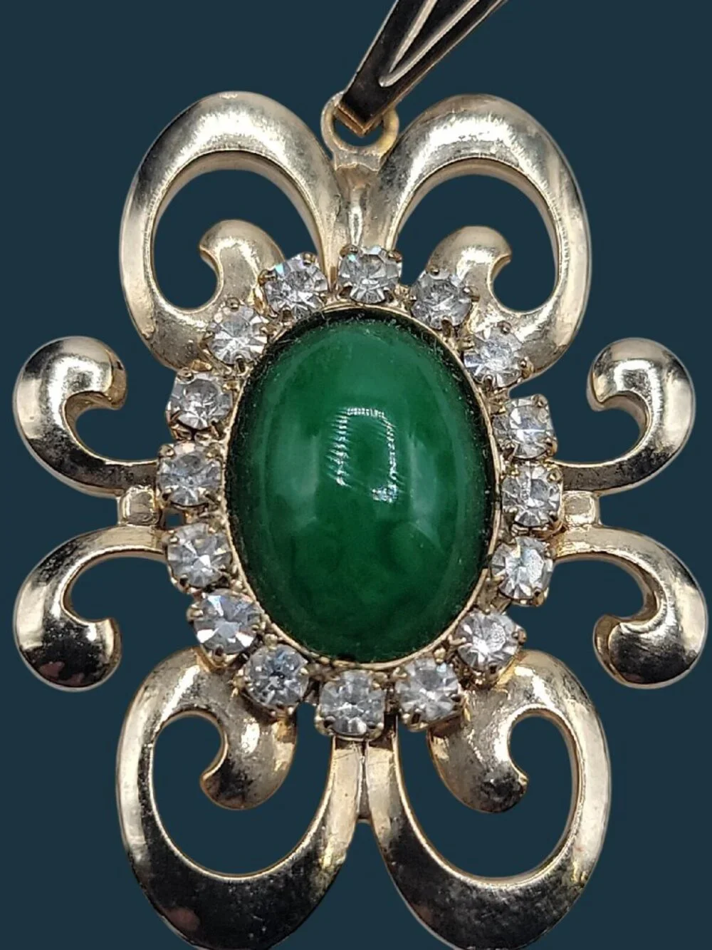 VTG Costume Jewelry Pendant Green Oval Cabochon Gold Tone Openwork Filigree Halo